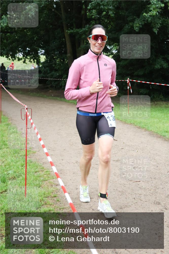 21.06.2025 - 27. Vierlanden-Triathlon Lena Gebhardt http://msf.ph/oto/8003190 15.06.2025 14:15:38 Laufen  meine-sportfotos.de