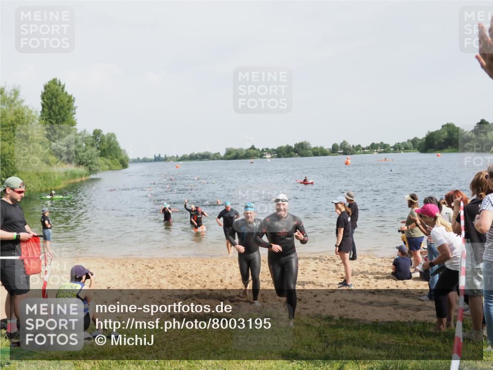 21.06.2025 - 27. Vierlanden-Triathlon MichiJ http://msf.ph/oto/8003195 15.06.2026 10:05:47 Schwimmen 392, 401, 413, 435, 442, 450 meine-sportfotos.de