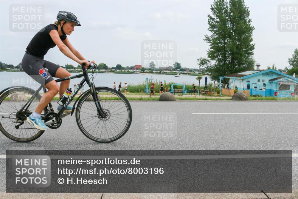 21.06.2025 - 27. Vierlanden-Triathlon H.Heesch http://msf.ph/oto/8003196 15.06.2025 12:46:46 Radfahren 203 meine-sportfotos.de
