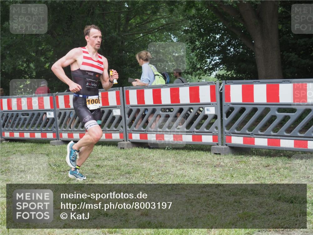 21.06.2025 - 27. Vierlanden-Triathlon KatJ http://msf.ph/oto/8003197 15.06.2025 12:56:46 Ziel 1008 meine-sportfotos.de