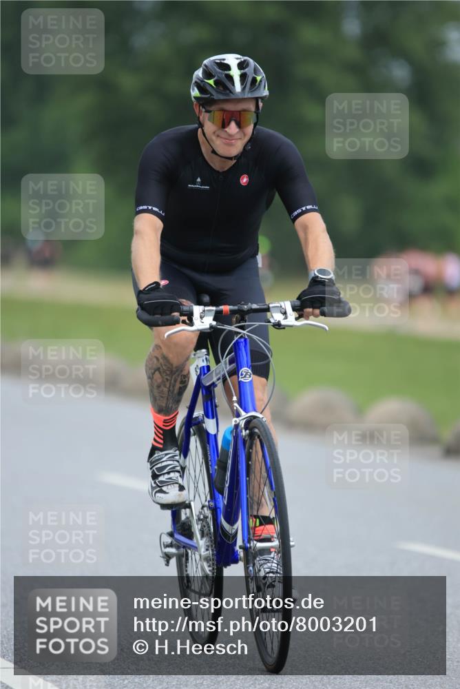 21.06.2025 - 27. Vierlanden-Triathlon H.Heesch http://msf.ph/oto/8003201 15.06.2025 12:45:04 Radfahren 834 meine-sportfotos.de