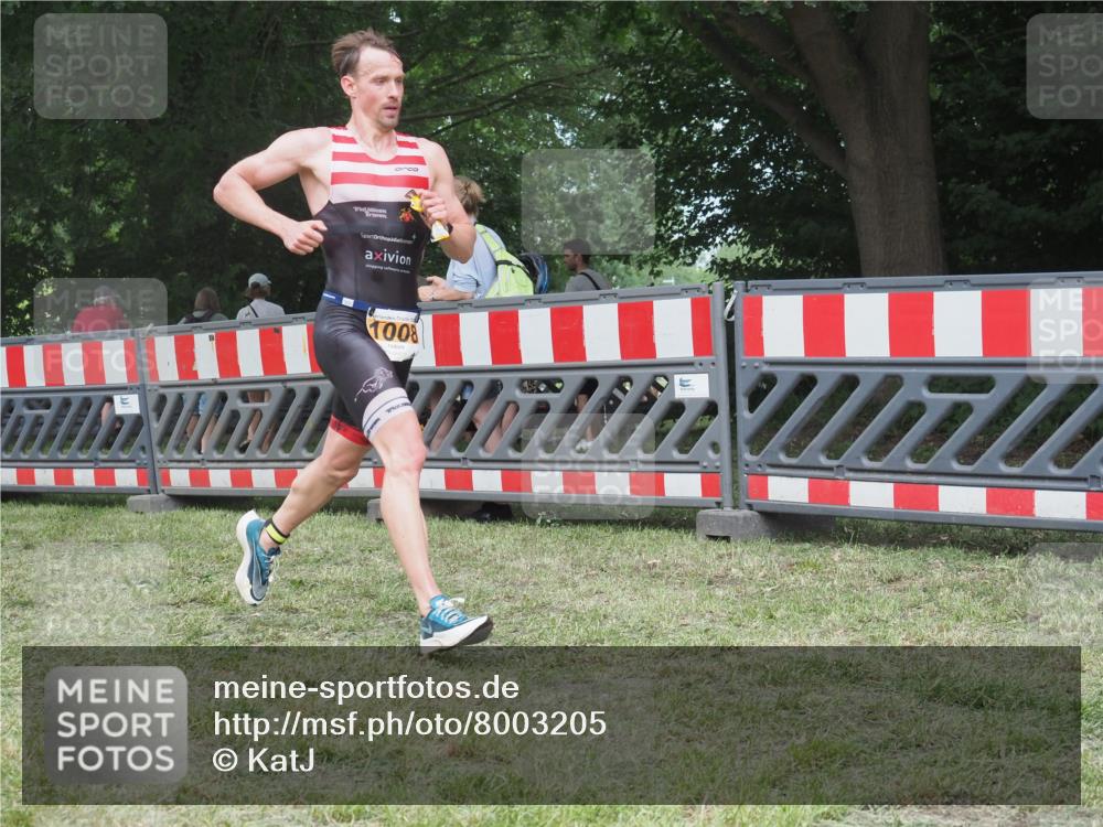 21.06.2025 - 27. Vierlanden-Triathlon KatJ http://msf.ph/oto/8003205 15.06.2025 12:56:46 Ziel 1008 meine-sportfotos.de