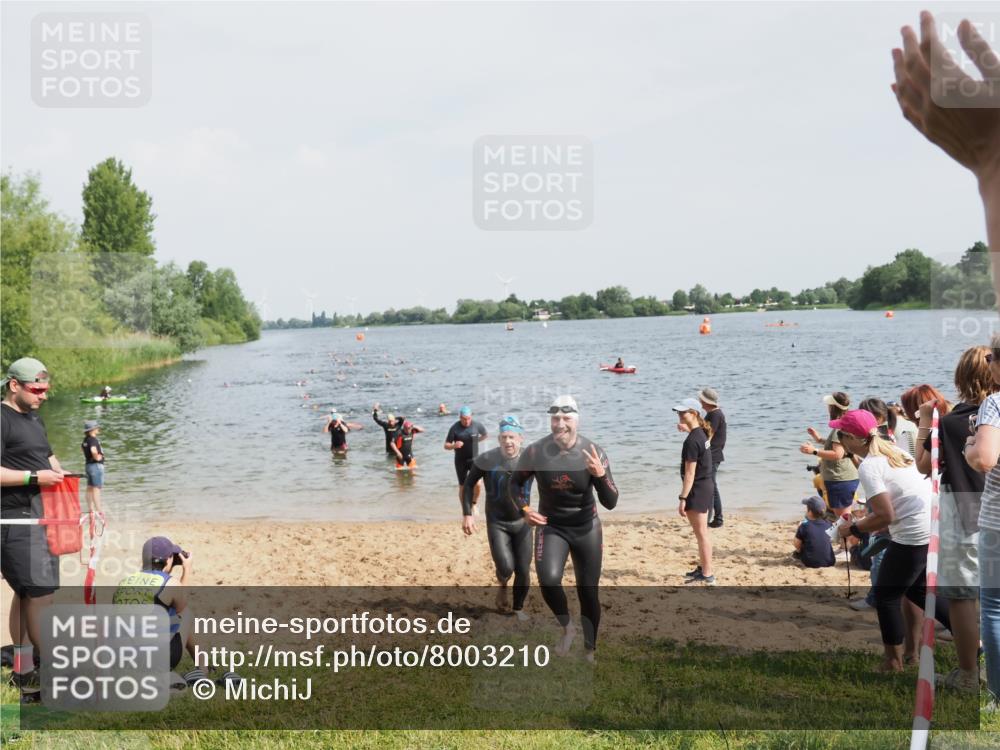 21.06.2025 - 27. Vierlanden-Triathlon MichiJ http://msf.ph/oto/8003210 15.06.2026 10:05:47 Schwimmen 392, 401, 413, 435, 442, 450 meine-sportfotos.de
