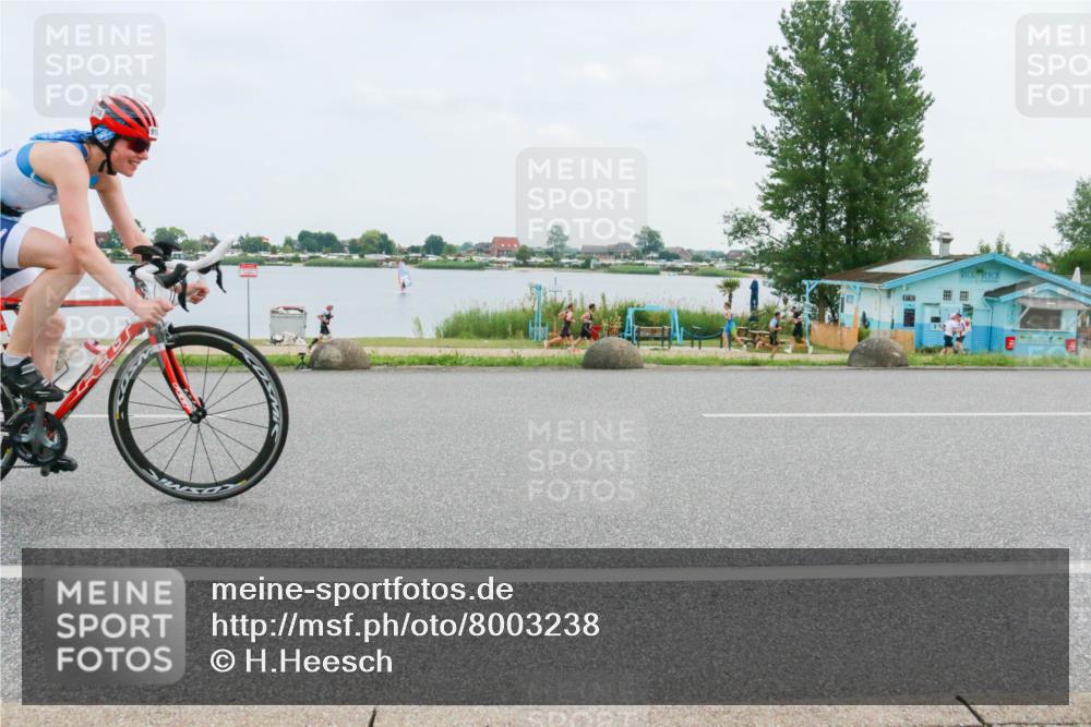 21.06.2025 - 27. Vierlanden-Triathlon H.Heesch http://msf.ph/oto/8003238 15.06.2025 12:47:30 Radfahren 915 meine-sportfotos.de