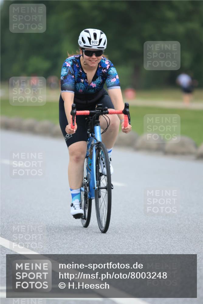 21.06.2025 - 27. Vierlanden-Triathlon H.Heesch http://msf.ph/oto/8003248 15.06.2025 12:45:44 Radfahren 880, 914, 932 meine-sportfotos.de