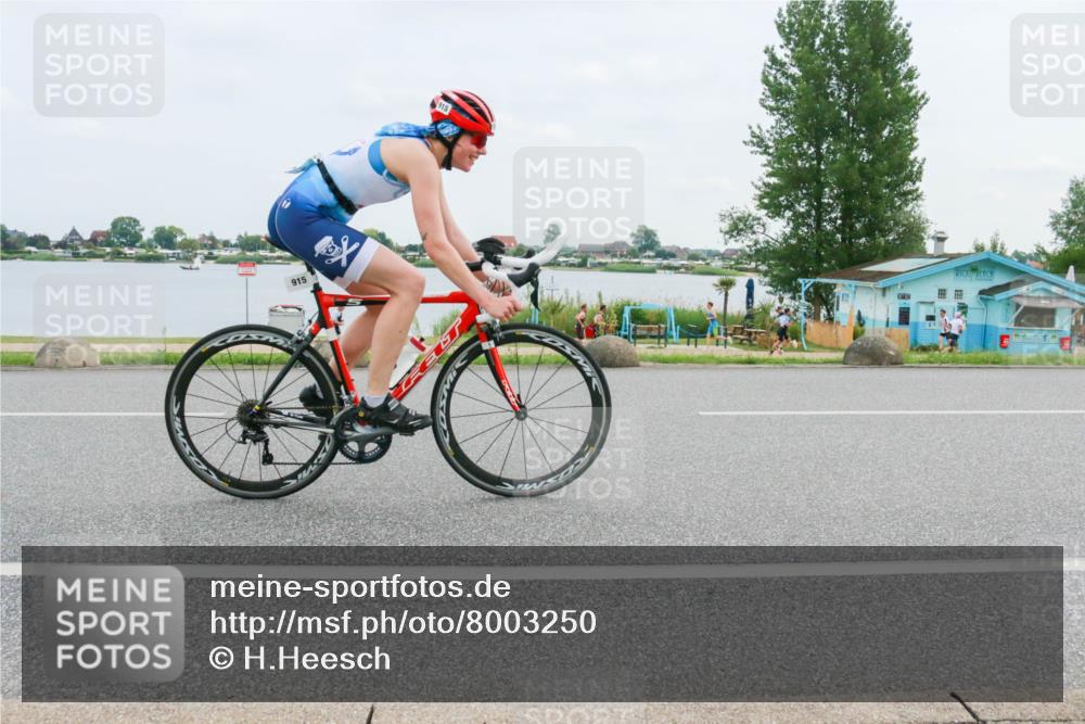 21.06.2025 - 27. Vierlanden-Triathlon H.Heesch http://msf.ph/oto/8003250 15.06.2025 12:47:30 Radfahren 915 meine-sportfotos.de