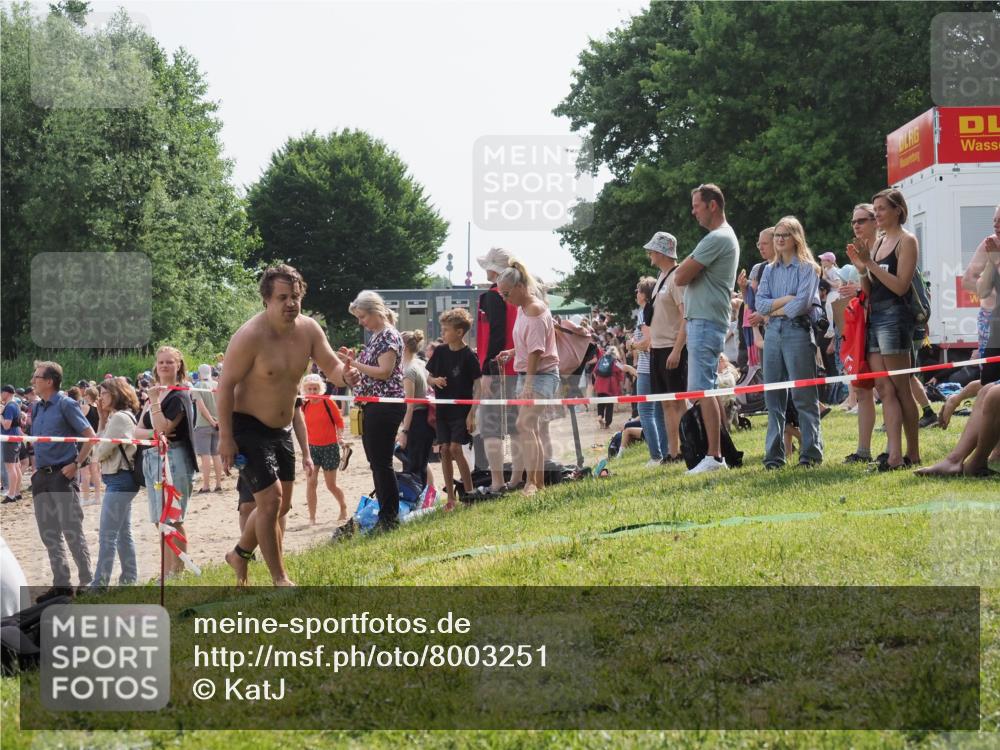 15.06.2025 - 27. Vierlanden-Triathlon KatJ http://msf.ph/oto/8003251 15.06.2025 10:00:17 Schwimmen 290 meine-sportfotos.de