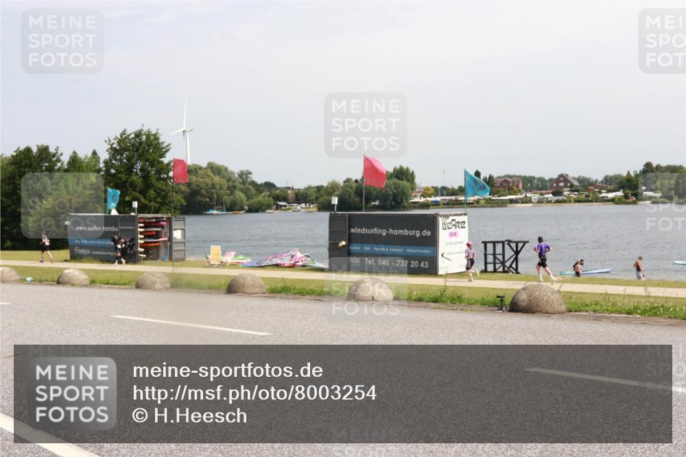 21.06.2025 - 27. Vierlanden-Triathlon H.Heesch http://msf.ph/oto/8003254 15.06.2025 11:47:56 Radfahren 706 meine-sportfotos.de