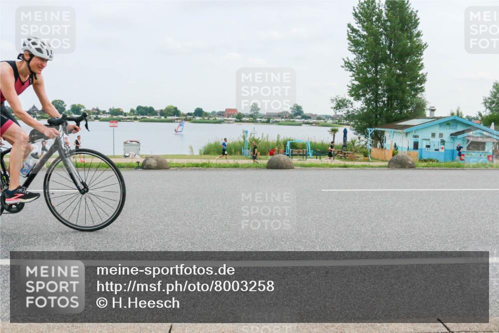 21.06.2025 - 27. Vierlanden-Triathlon H.Heesch http://msf.ph/oto/8003258 15.06.2025 12:47:43 Radfahren 852, 901 meine-sportfotos.de