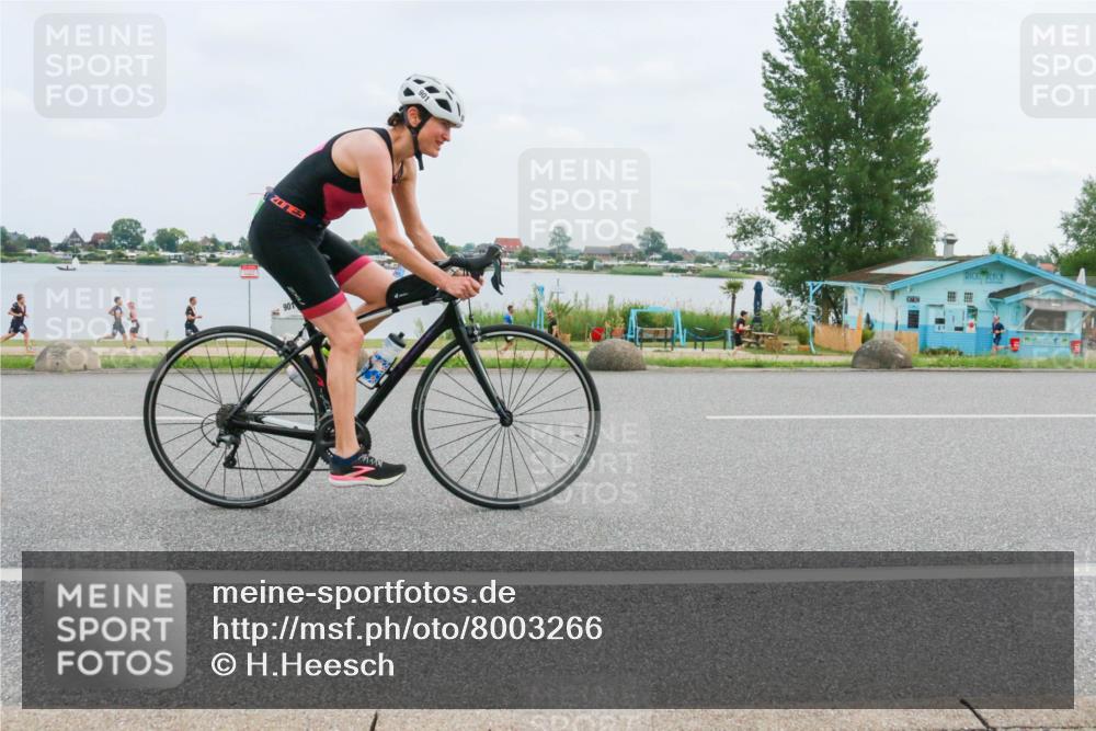 21.06.2025 - 27. Vierlanden-Triathlon H.Heesch http://msf.ph/oto/8003266 15.06.2025 12:47:43 Radfahren 852, 901 meine-sportfotos.de