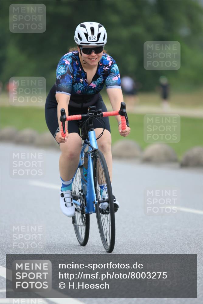 21.06.2025 - 27. Vierlanden-Triathlon H.Heesch http://msf.ph/oto/8003275 15.06.2025 12:45:45 Radfahren 880, 914, 932 meine-sportfotos.de
