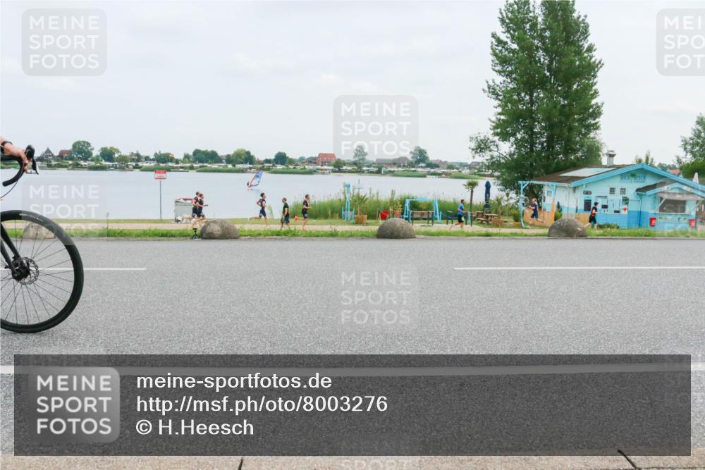 21.06.2025 - 27. Vierlanden-Triathlon H.Heesch http://msf.ph/oto/8003276 15.06.2025 12:47:45 Radfahren 852, 901 meine-sportfotos.de