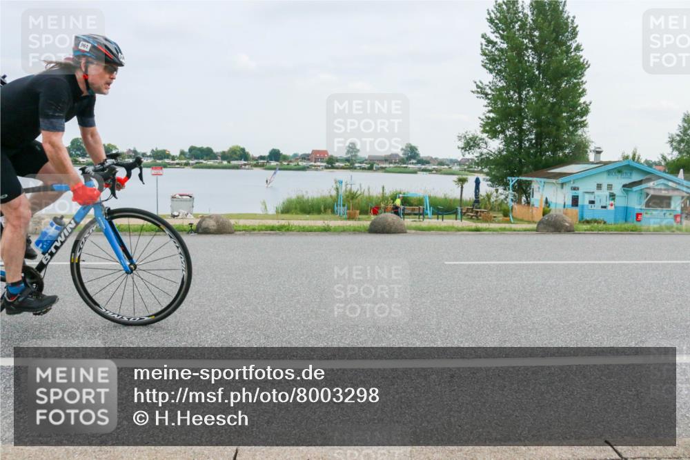 21.06.2025 - 27. Vierlanden-Triathlon H.Heesch http://msf.ph/oto/8003298 15.06.2025 12:47:58 Radfahren 961 meine-sportfotos.de
