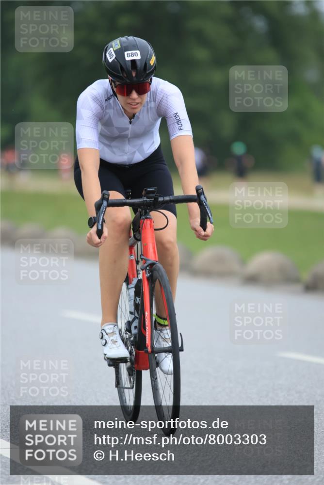 21.06.2025 - 27. Vierlanden-Triathlon H.Heesch http://msf.ph/oto/8003303 15.06.2025 12:45:46 Radfahren 880, 914, 932 meine-sportfotos.de
