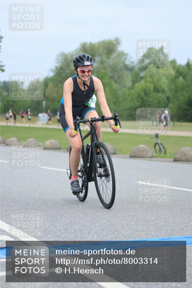 21.06.2025 - 27. Vierlanden-Triathlon H.Heesch http://msf.ph/oto/8003314 15.06.2025 12:46:36 Radfahren 203, 933 meine-sportfotos.de