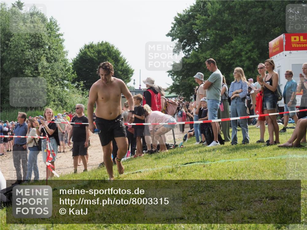 15.06.2025 - 27. Vierlanden-Triathlon KatJ http://msf.ph/oto/8003315 15.06.2025 10:00:18 Schwimmen 290 meine-sportfotos.de