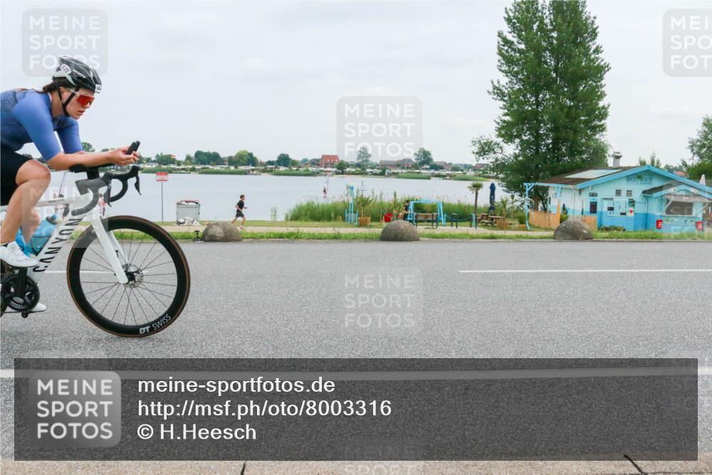 21.06.2025 - 27. Vierlanden-Triathlon H.Heesch http://msf.ph/oto/8003316 15.06.2025 12:48:17 Radfahren 935 meine-sportfotos.de