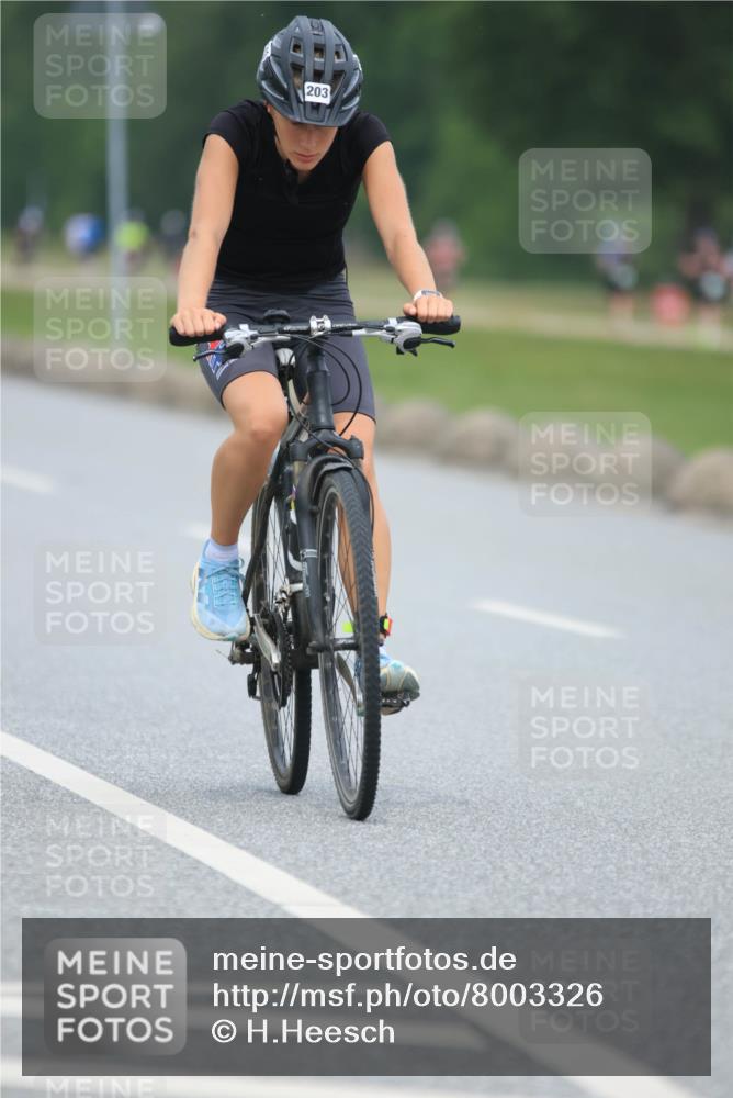 21.06.2025 - 27. Vierlanden-Triathlon H.Heesch http://msf.ph/oto/8003326 15.06.2025 12:46:42 Radfahren 203 meine-sportfotos.de