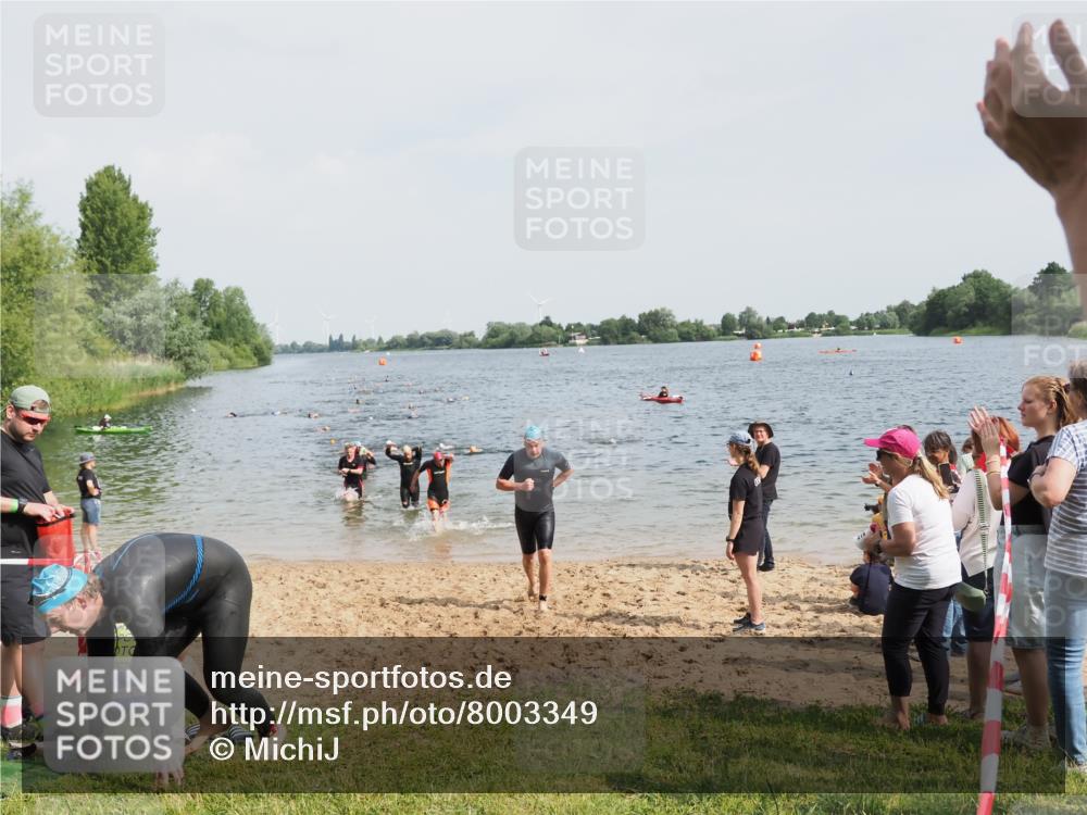 21.06.2025 - 27. Vierlanden-Triathlon MichiJ http://msf.ph/oto/8003349 15.06.2026 10:05:50 Schwimmen 372, 392, 435, 442, 450, 458 meine-sportfotos.de