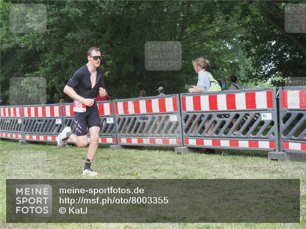 21.06.2025 - 27. Vierlanden-Triathlon KatJ http://msf.ph/oto/8003355 15.06.2025 12:57:00 Ziel 59, 86 meine-sportfotos.de