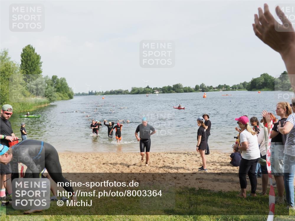 21.06.2025 - 27. Vierlanden-Triathlon MichiJ http://msf.ph/oto/8003364 15.06.2026 10:05:50 Schwimmen 372, 392, 435, 442, 450, 458 meine-sportfotos.de