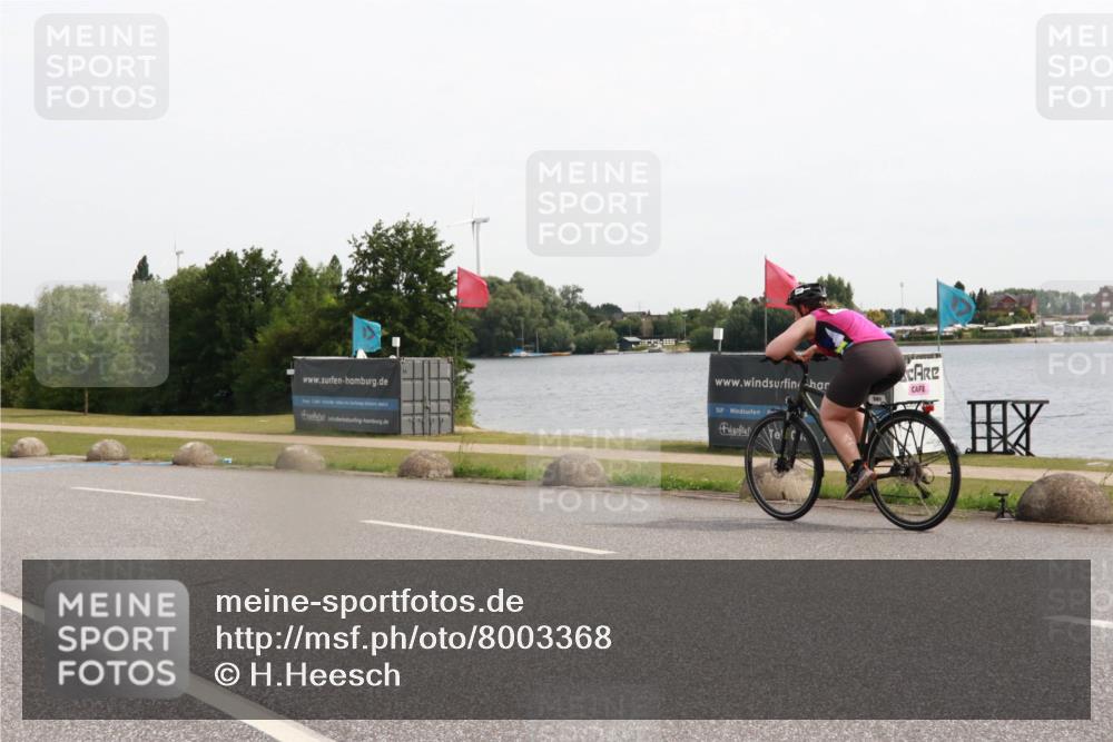 15.06.2025 - 27. Vierlanden-Triathlon H.Heesch http://msf.ph/oto/8003368 15.06.2025 10:29:26 Radfahren 16, 64, 629 meine-sportfotos.de