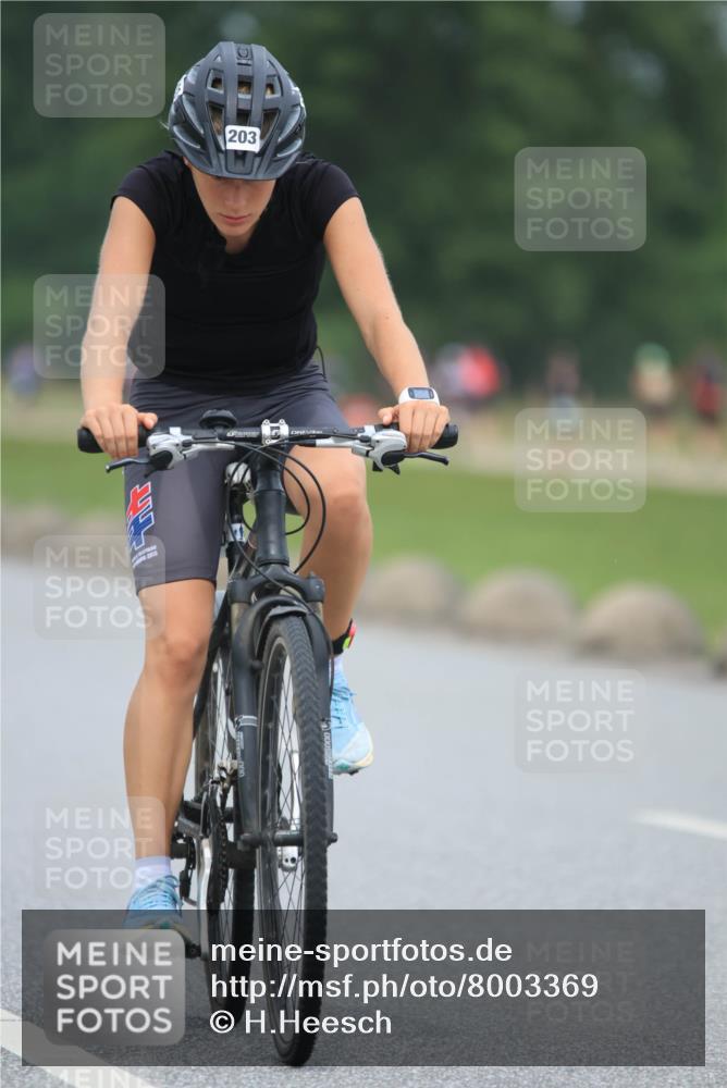 21.06.2025 - 27. Vierlanden-Triathlon H.Heesch http://msf.ph/oto/8003369 15.06.2025 12:46:42 Radfahren 203 meine-sportfotos.de