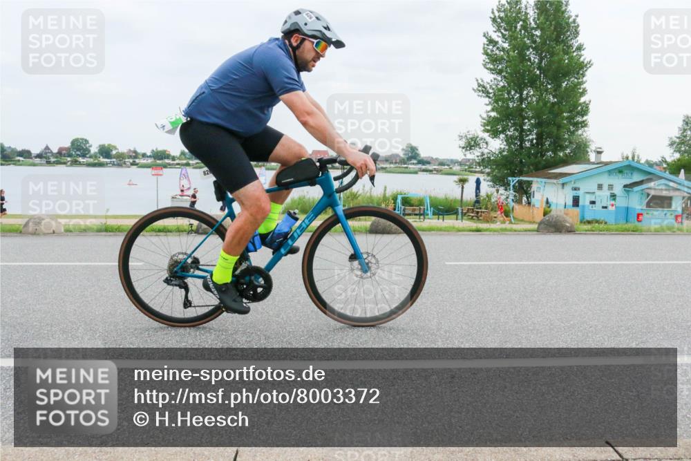 21.06.2025 - 27. Vierlanden-Triathlon H.Heesch http://msf.ph/oto/8003372 15.06.2025 12:49:07 Radfahren 826 meine-sportfotos.de