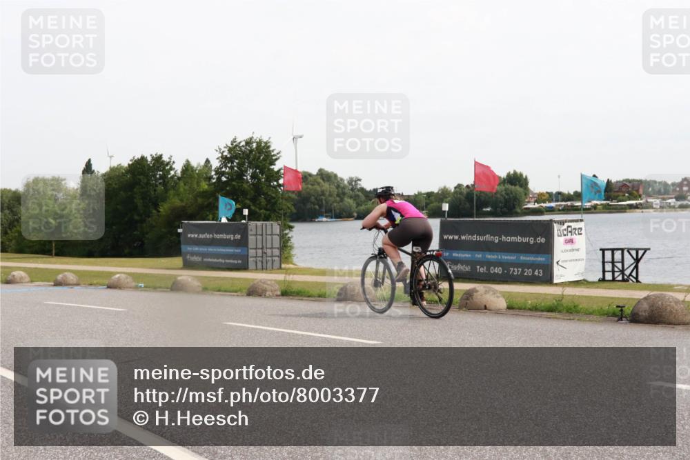 15.06.2025 - 27. Vierlanden-Triathlon H.Heesch http://msf.ph/oto/8003377 15.06.2025 10:29:27 Radfahren 16, 64, 629 meine-sportfotos.de