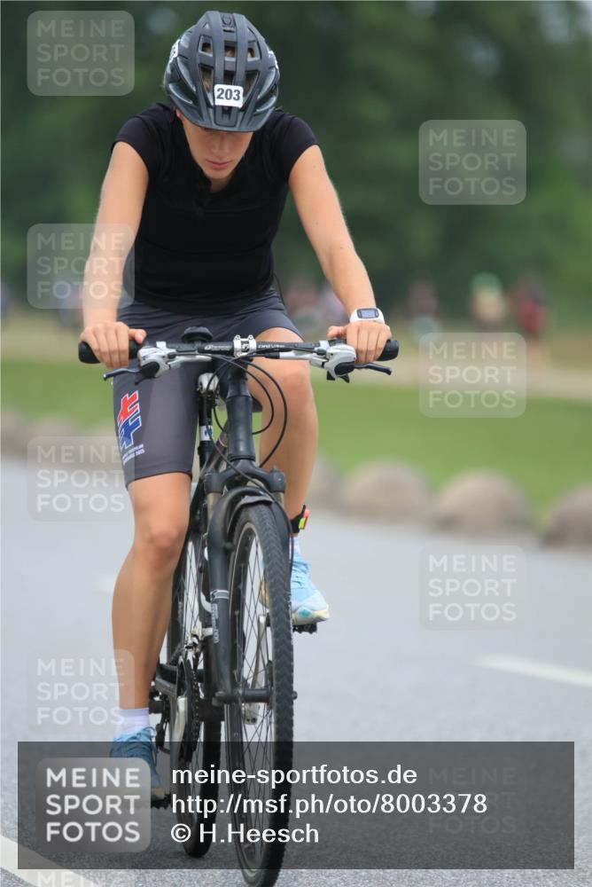 21.06.2025 - 27. Vierlanden-Triathlon H.Heesch http://msf.ph/oto/8003378 15.06.2025 12:46:42 Radfahren 203 meine-sportfotos.de