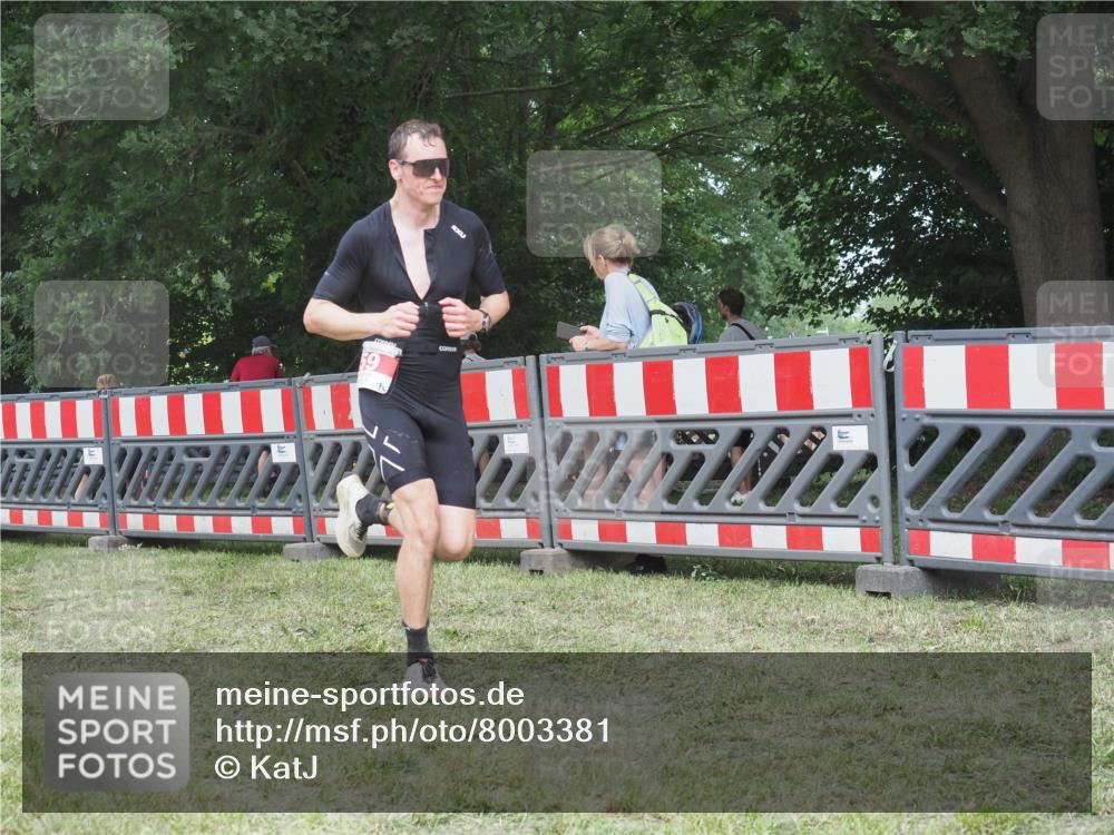 21.06.2025 - 27. Vierlanden-Triathlon KatJ http://msf.ph/oto/8003381 15.06.2025 12:57:00 Ziel 59, 86 meine-sportfotos.de