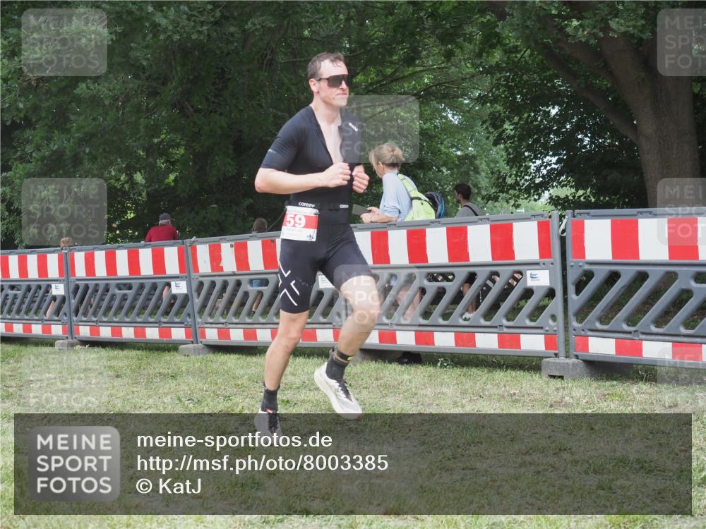 21.06.2025 - 27. Vierlanden-Triathlon KatJ http://msf.ph/oto/8003385 15.06.2025 12:57:00 Ziel 59, 86 meine-sportfotos.de