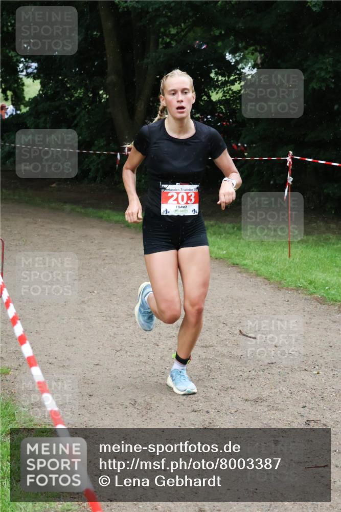 21.06.2025 - 27. Vierlanden-Triathlon Lena Gebhardt http://msf.ph/oto/8003387 15.06.2025 14:19:42 Laufen 202, 203, 14, 14 meine-sportfotos.de