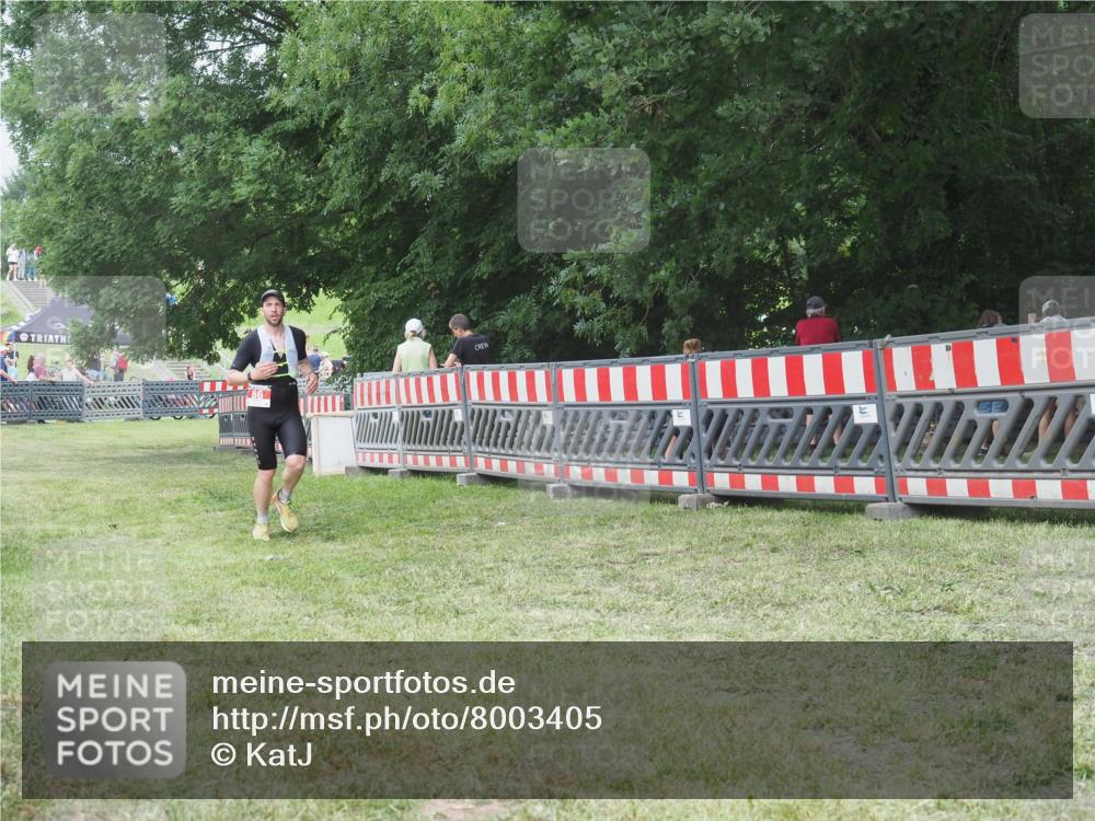 21.06.2025 - 27. Vierlanden-Triathlon KatJ http://msf.ph/oto/8003405 15.06.2025 12:57:05 Ziel 64, 86 meine-sportfotos.de