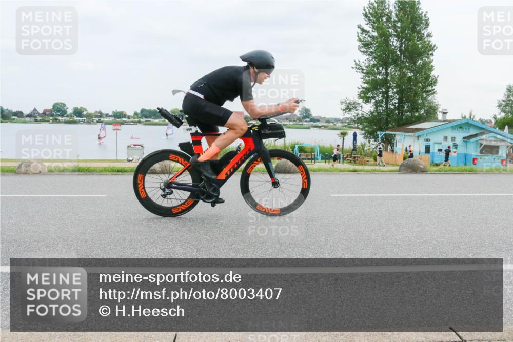 21.06.2025 - 27. Vierlanden-Triathlon H.Heesch http://msf.ph/oto/8003407 15.06.2025 12:49:22 Radfahren 950 meine-sportfotos.de