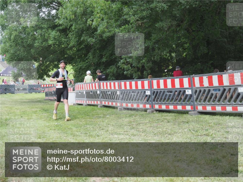 21.06.2025 - 27. Vierlanden-Triathlon KatJ http://msf.ph/oto/8003412 15.06.2025 12:57:05 Ziel 64, 86 meine-sportfotos.de