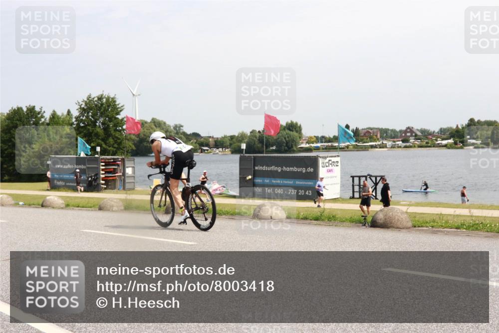 21.06.2025 - 27. Vierlanden-Triathlon H.Heesch http://msf.ph/oto/8003418 15.06.2025 11:48:28 Radfahren 866 meine-sportfotos.de
