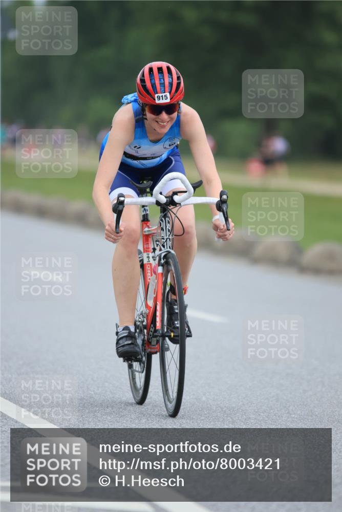 21.06.2025 - 27. Vierlanden-Triathlon H.Heesch http://msf.ph/oto/8003421 15.06.2025 12:47:27 Radfahren 915 meine-sportfotos.de