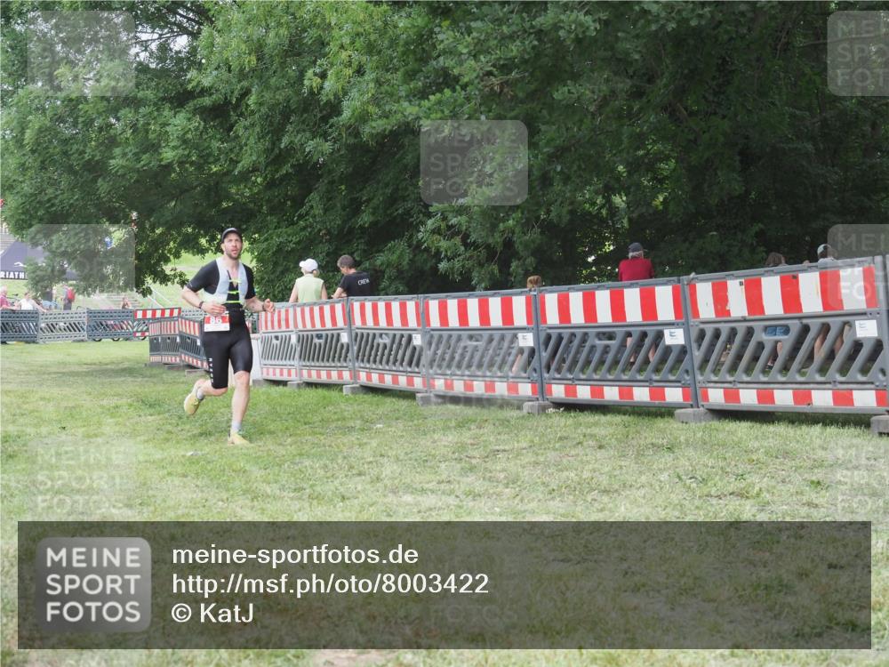 21.06.2025 - 27. Vierlanden-Triathlon KatJ http://msf.ph/oto/8003422 15.06.2025 12:57:05 Ziel 64, 86 meine-sportfotos.de