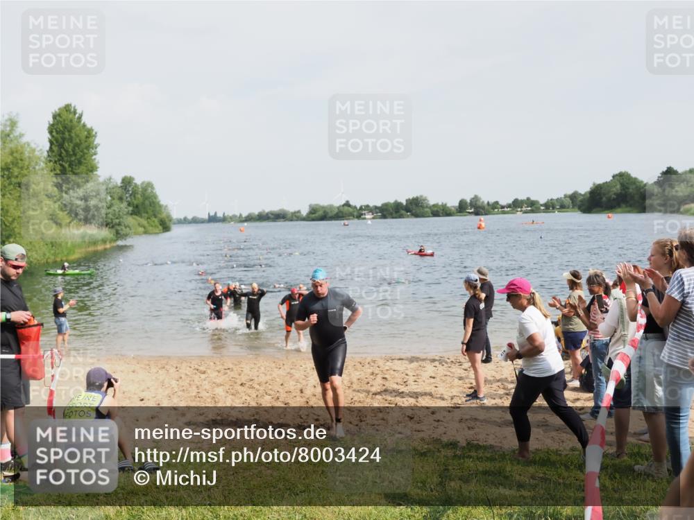 21.06.2025 - 27. Vierlanden-Triathlon MichiJ http://msf.ph/oto/8003424 15.06.2026 10:05:51 Schwimmen 372, 392, 410, 435, 442, 450, 458 meine-sportfotos.de