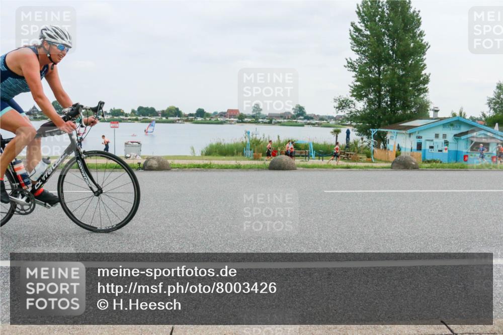 21.06.2025 - 27. Vierlanden-Triathlon H.Heesch http://msf.ph/oto/8003426 15.06.2025 12:49:30 Radfahren 940, 976 meine-sportfotos.de