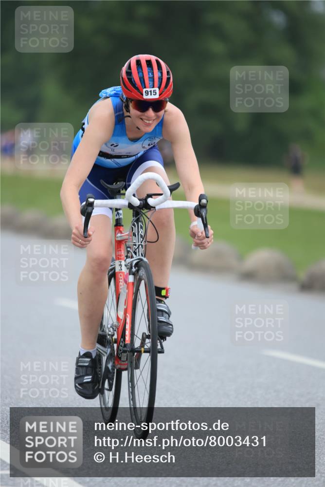 21.06.2025 - 27. Vierlanden-Triathlon H.Heesch http://msf.ph/oto/8003431 15.06.2025 12:47:27 Radfahren 915 meine-sportfotos.de