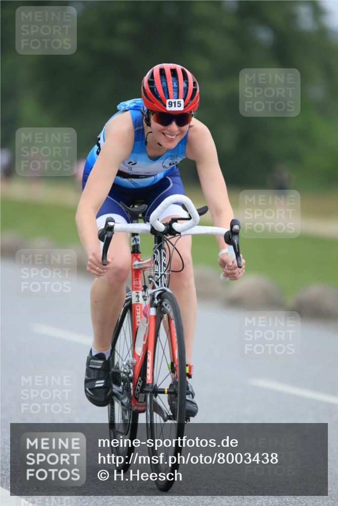 21.06.2025 - 27. Vierlanden-Triathlon H.Heesch http://msf.ph/oto/8003438 15.06.2025 12:47:27 Radfahren 915 meine-sportfotos.de