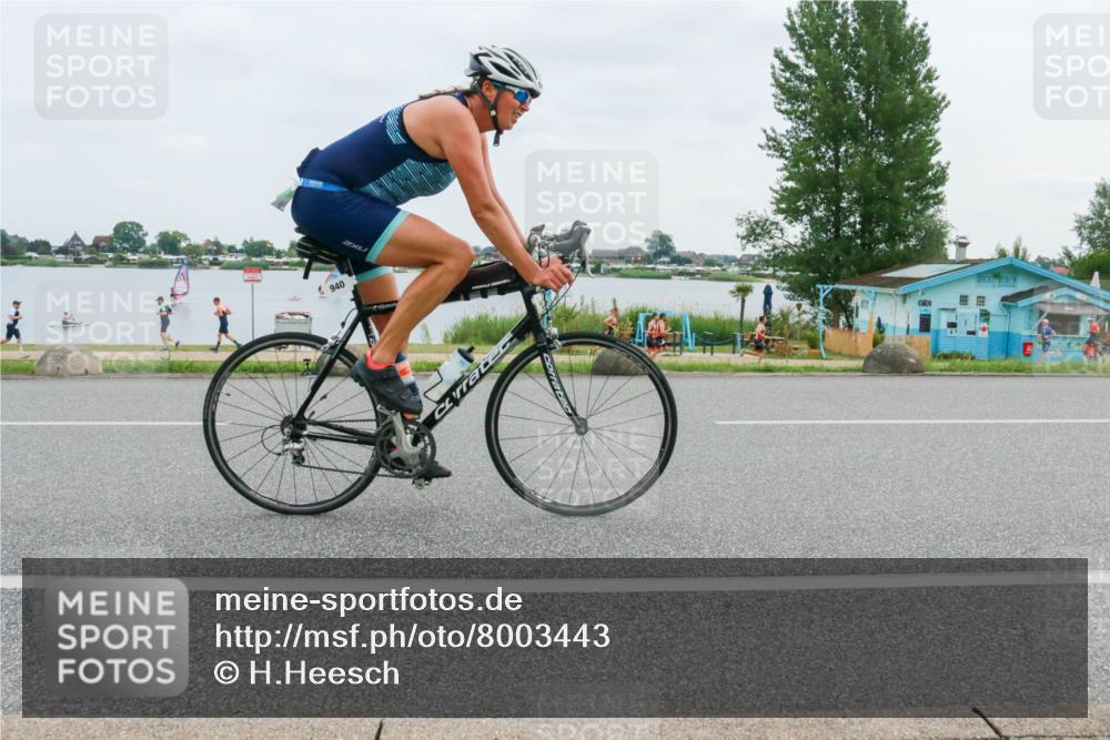 21.06.2025 - 27. Vierlanden-Triathlon H.Heesch http://msf.ph/oto/8003443 15.06.2025 12:49:30 Radfahren 940, 976 meine-sportfotos.de