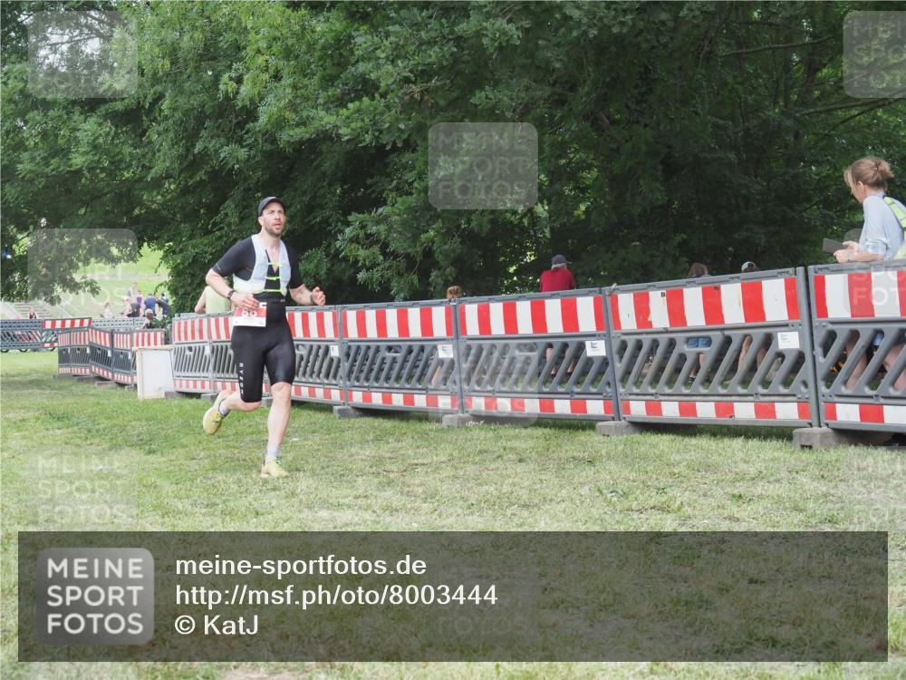 21.06.2025 - 27. Vierlanden-Triathlon KatJ http://msf.ph/oto/8003444 15.06.2025 12:57:06 Ziel 64, 86 meine-sportfotos.de