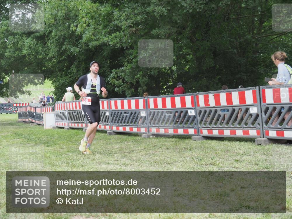 21.06.2025 - 27. Vierlanden-Triathlon KatJ http://msf.ph/oto/8003452 15.06.2025 12:57:06 Ziel 64, 86 meine-sportfotos.de