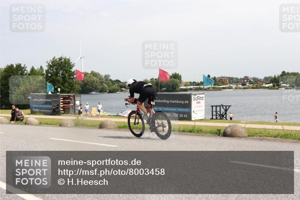21.06.2025 - 27. Vierlanden-Triathlon H.Heesch http://msf.ph/oto/8003458 15.06.2025 11:48:43 Radfahren 853 meine-sportfotos.de