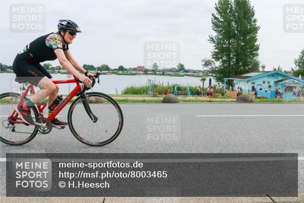21.06.2025 - 27. Vierlanden-Triathlon H.Heesch http://msf.ph/oto/8003465 15.06.2025 12:49:31 Radfahren 940, 976 meine-sportfotos.de