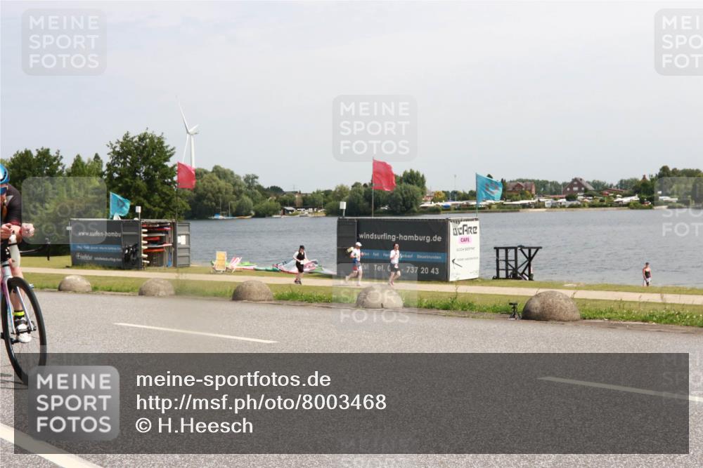 21.06.2025 - 27. Vierlanden-Triathlon H.Heesch http://msf.ph/oto/8003468 15.06.2025 11:48:47 Radfahren 214, 751, 817, 853, 857 meine-sportfotos.de