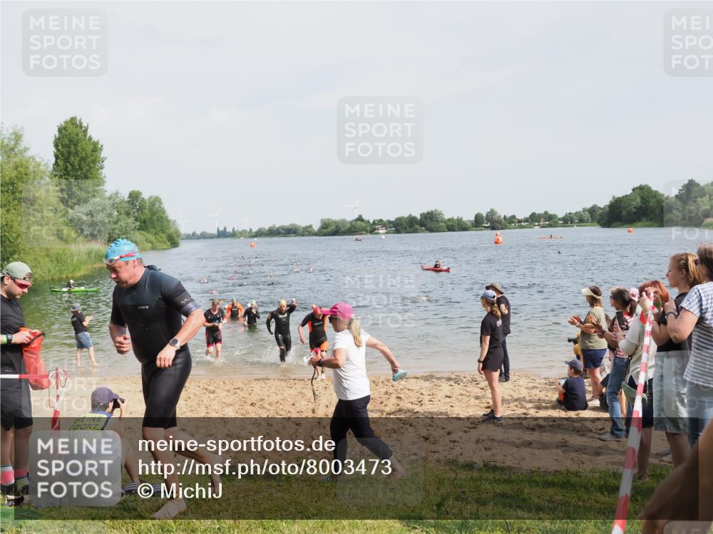 21.06.2025 - 27. Vierlanden-Triathlon MichiJ http://msf.ph/oto/8003473 15.06.2026 10:05:53 Schwimmen 372, 392, 410, 435, 442, 450, 458 meine-sportfotos.de